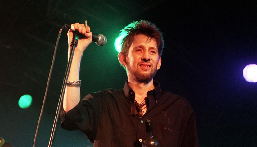 Shane MacGowan bei einem Auftritt in London im Juli 1999.