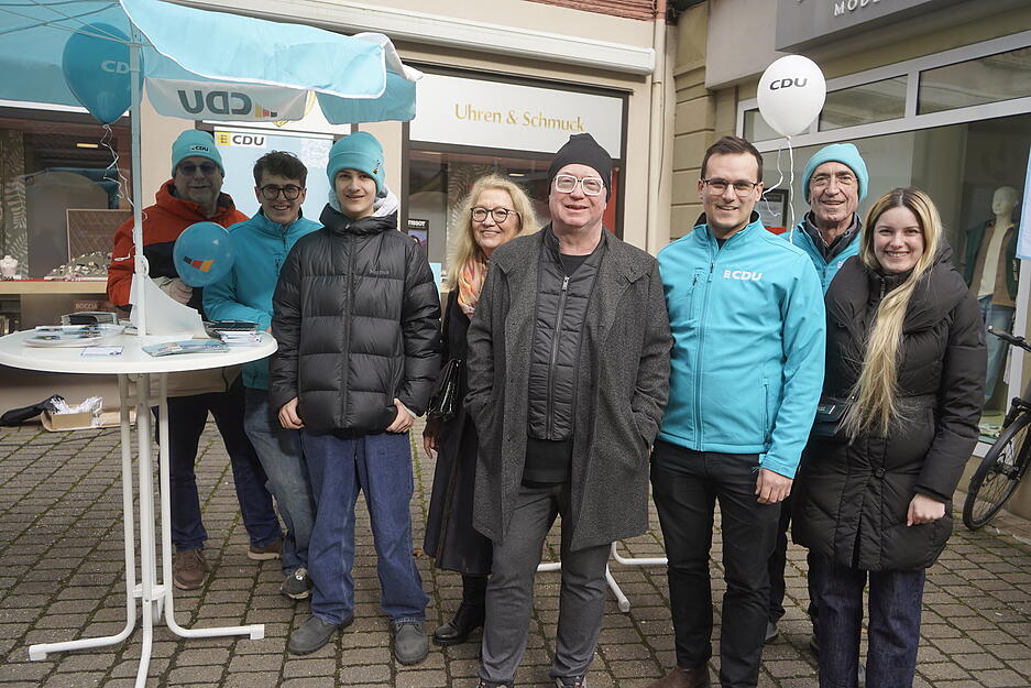 Der verkaufsoffene Sonntag sorgt f&uuml;r volle Gesch&auml;fte und reges Treiben in der Altstadt.