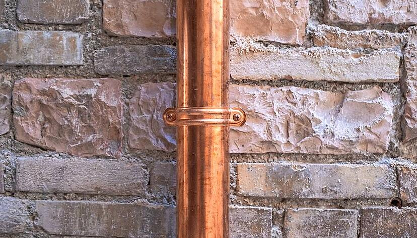 Eine Dachrinne oder ein Regenrohr lassen sich leicht von Gebäuden entfernen. Dazu ist kein großer Aufwand notwendig. Eine Dachrinne oder ein Regenrohr lassen sich leicht von Gebäuden entfernen. Dazu ist kein großer Aufwand notwendig.