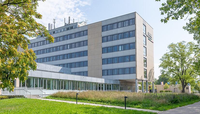 Der Tech-Campus in Sontheim ist Sitz der Hochschule, die mehrere Standorte hat: Bildungscampus in Heilbronn, Reinhold-Würth-Hochschule Künzelsau und Campus Schwäbisch Hall. Der Tech-Campus in Sontheim ist Sitz der Hochschule, die mehrere Standorte hat: Bildungscampus in Heilbronn, Reinhold-Würth-Hochschule Künzelsau und Campus Schwäbisch Hall.