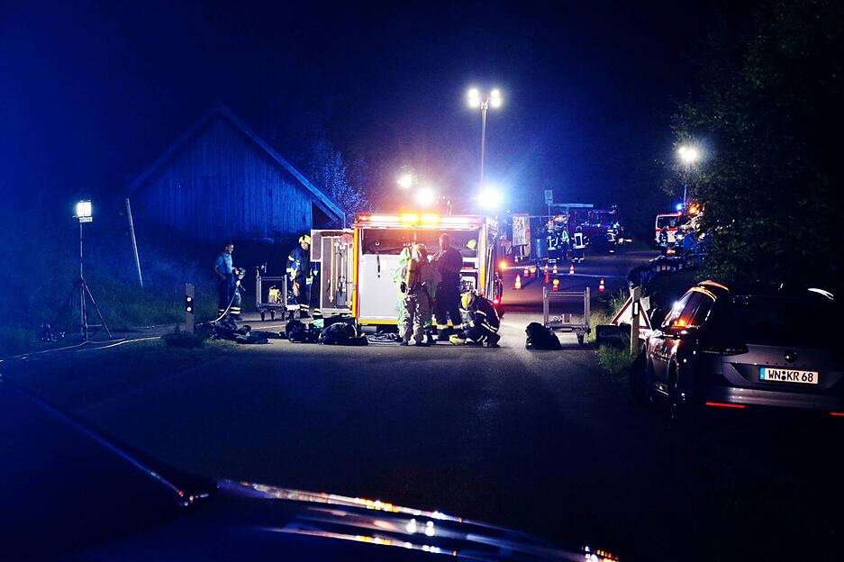 Zwölf Einsatzkräfte der Feuerwehr wurden bei dem Einsatz verletzt.