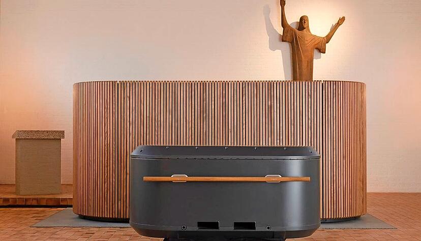 Das Bild zeigt einen sogenannten Kokon in einer Kapelle vor dem
Beginn der ersten Reerdigung.