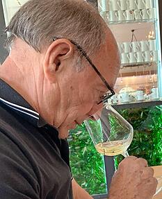 Fritz Herold lässt erst seine Nase entscheiden.