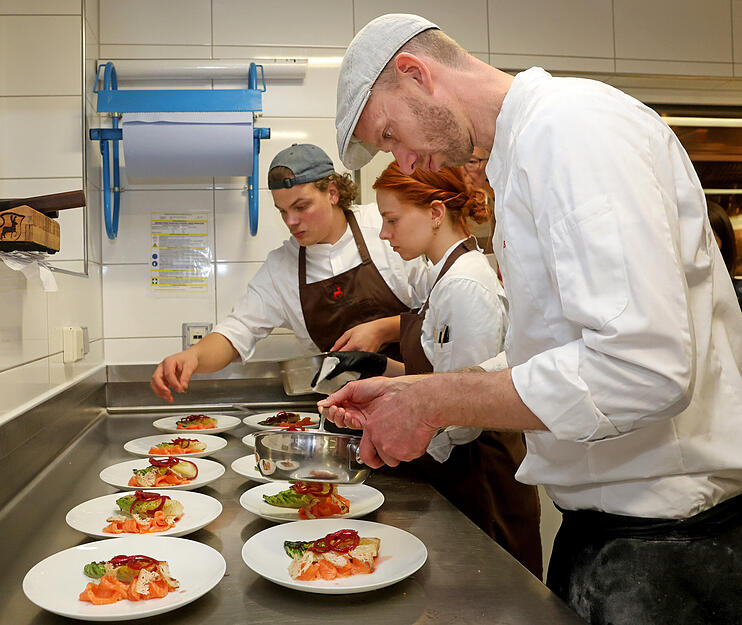 Kochkurs mit Sterne-Koch Boris Rommel und Stimme-Lesern Kochkurs mit Sterne-Koch Boris Rommel und Stimme-Lesern
