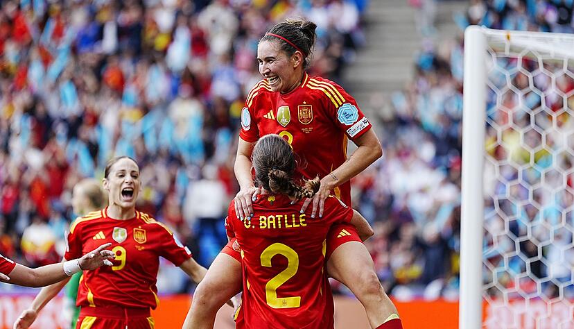 Mariona Caldentey feiert ihren Führungstreffer zum 1:0.