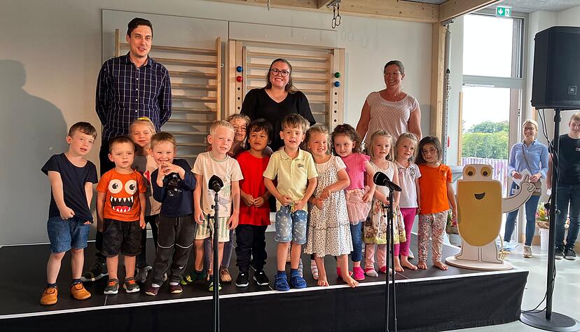 Die Kinder singen zum zehnjährigen Bestehen des Würtholinos. Die Kinder singen zum zehnjährigen Bestehen des Würtholinos.