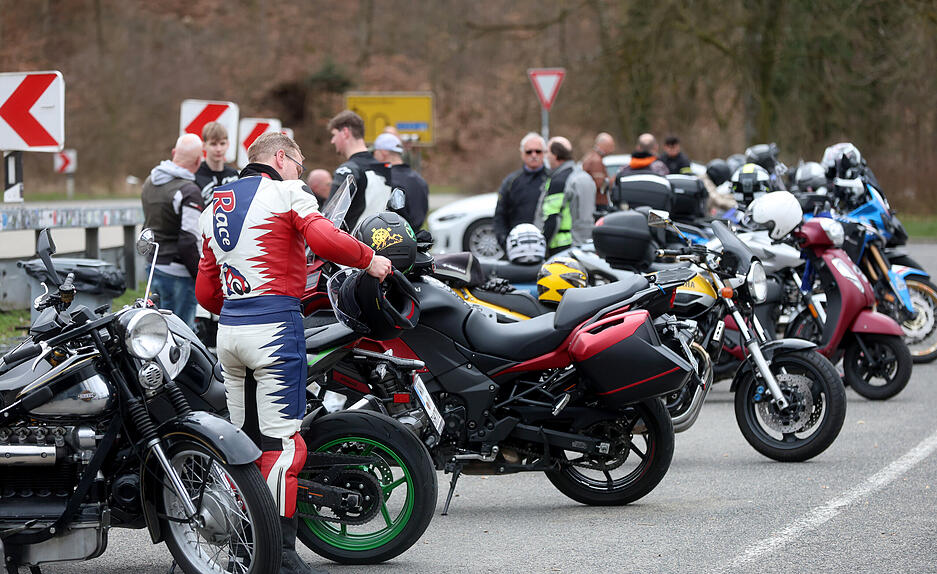Auf der L&ouml;wensteiner Platte treffen sich am Wochenende zahlreiche Motorradfahrer.