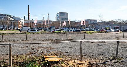 An der Edisonstraße, Ecke Fügerstraße entsteht der neue Media Markt. Das Baugelände wurde gerodet. Baustart könnte Mitte 2024 sein.
Foto: Andreas Veigel