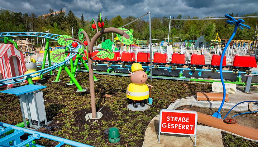 Mit der Peppa-Wutz-Achterbahn können Kinder schon bald im neuen Freizeitpark fahren. Mit der Peppa-Wutz-Achterbahn können Kinder schon bald im neuen Freizeitpark fahren.