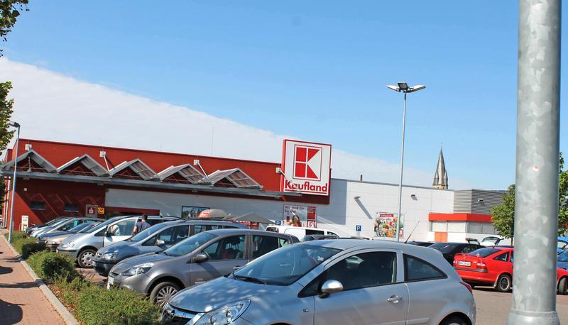 Auf Torf gebaut: Die 2010 eingeweihte Eppinger Kaufland-Filiale muss nach Ostern grundlegend saniert werden.
Foto: Peter Boxheimer