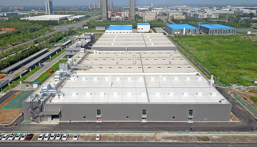 In Xi"an wurde ein neues Werk gebaut, 800 Mitarbeiter sind hier besch&auml;ftigt, entwickeln und fertigen Produkte f&uuml;r den asiatischen Markt. Local for local lautet die Strategie, die derzeit eine Expansion an ausl&auml;ndischen Standorten zur Folge hat.
EBM-Papst