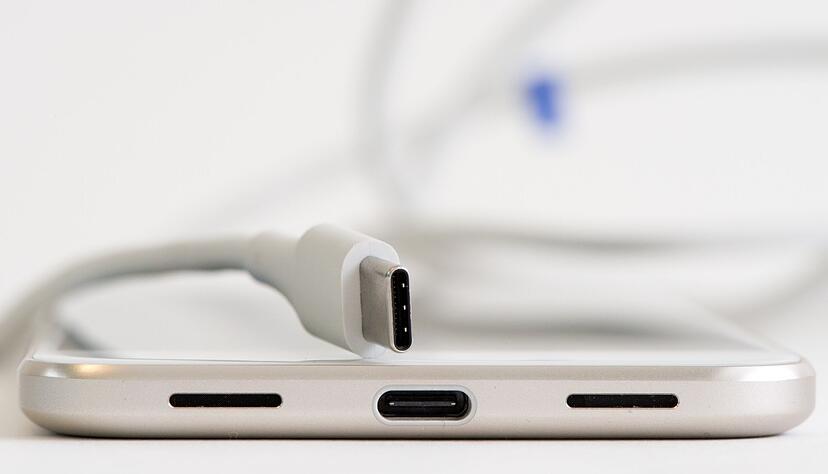 Falsch herum war einmal: Dass USB-C beidseitig gesteckt werden kann, ist eine große Stärke des Standards. Falsch herum war einmal: Dass USB-C beidseitig gesteckt werden kann, ist eine große Stärke des Standards.