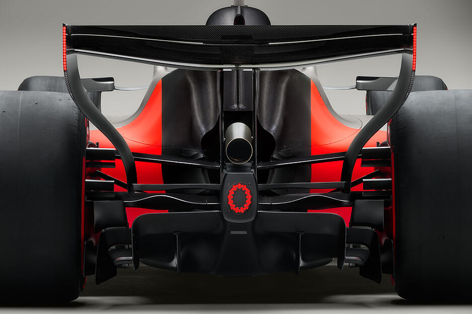 Der neue Markenauftritt von Audi in der Formel 1 setzt auf Titanium, Carbon-Schwarz und Audi-Rot. Der neue Markenauftritt von Audi in der Formel 1 setzt auf Titanium, Carbon-Schwarz und Audi-Rot.