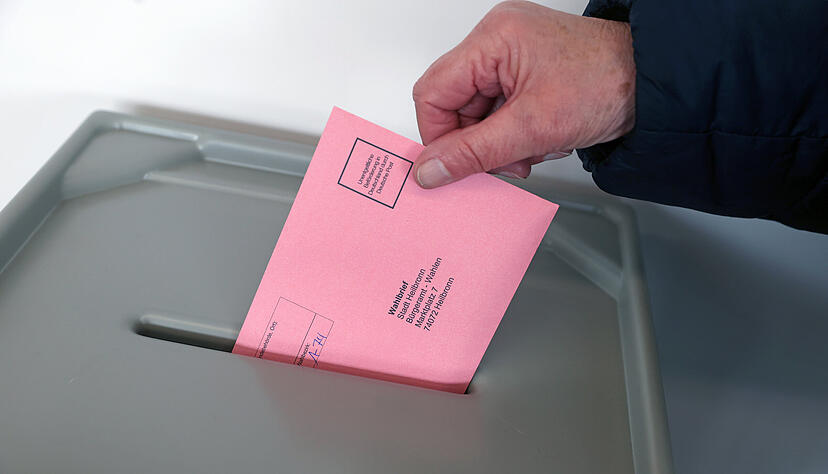 Briefwahl im Heilbronner Rathaus: Bürger können schon seit dem 11. Februar ihre Stimme abgeben. Briefwahl im Heilbronner Rathaus: Bürger können schon seit dem 11. Februar ihre Stimme abgeben.