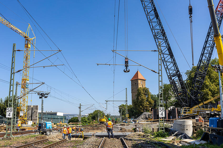 Der Baufortschritt an der künftigen Unterführung ist bereits deutlich sichtbar. Der Baufortschritt an der künftigen Unterführung ist bereits deutlich sichtbar.