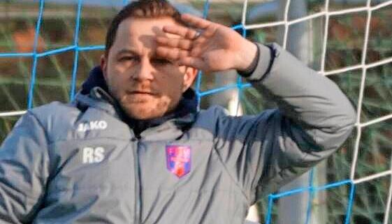 Der Vertrag mit Trainer Reinhard Schenker wurde beim FSV Hollenbach verl&auml;ngert. Egal in welcher Liga der Club n&auml;chste Saison spielen wird.