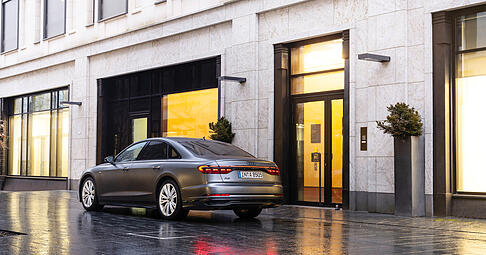 Der aktuelle Audi A8 kam 2017 auf den Markt, 2021 erhielt er eine Modellauffrischung. Der Nachfolger wird wieder ein Verbrenner.