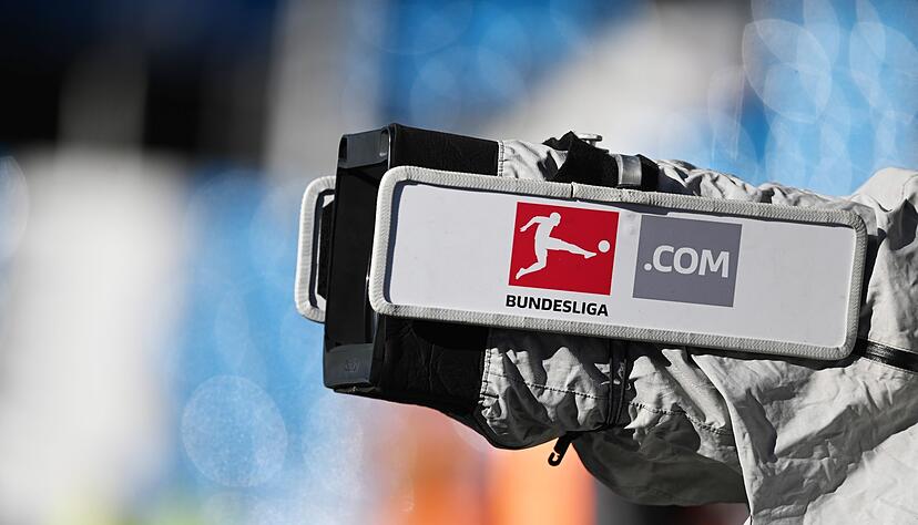 Das Spiel VfB Stuttgart gegen den FC Bayern München wird live im TV und Stream gezeigt. Das Spiel VfB Stuttgart gegen den FC Bayern München wird live im TV und Stream gezeigt.