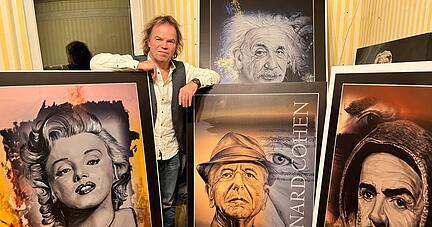 Seine Legendenserie bringt er mit ins Kulturhaus Forum Fränkischer Hof. Dort eröffnet der 58 Jahre alte Heilbronner Peter Böhringer am 8. Januar den Ausstellungsreigen des Heimat- und Museumvereins.
Fotos: Ulrike Plapp-Schirmer