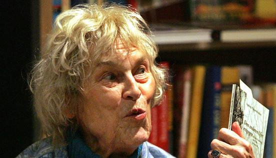 Ingeborg Pilgram-Brückner bei einer Lesung 2009.
Foto: Archiv/Sawatzki Ingeborg Pilgram-Brückner bei einer Lesung 2009.
Foto: Archiv/Sawatzki