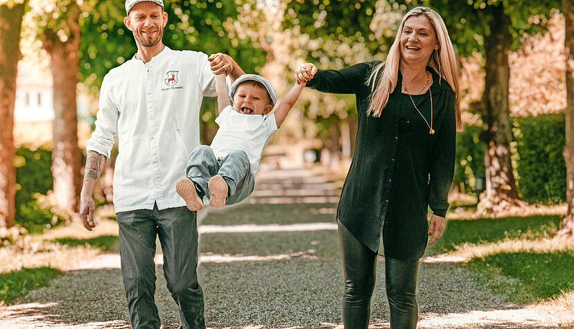 Zeit für die Familie − Boris mit Ehefrau Angelika Rommel und Söhnchen Lennox. Zeit für die Familie − Boris mit Ehefrau Angelika Rommel und Söhnchen Lennox.