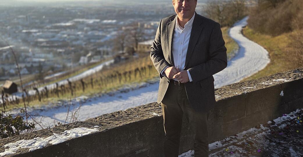 "Mit Leib und Seele Lokalpolitiker": Nico Weinmann auf dem Wartberg hoch &uuml;ber den D&auml;chern seiner Heimatstadt.