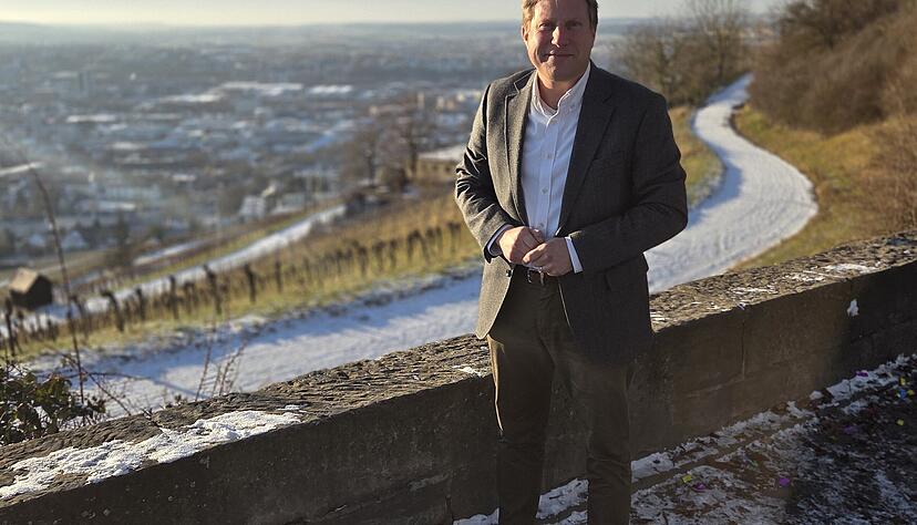 "Mit Leib und Seele Lokalpolitiker": Nico Weinmann auf dem Wartberg hoch &uuml;ber den D&auml;chern seiner Heimatstadt.