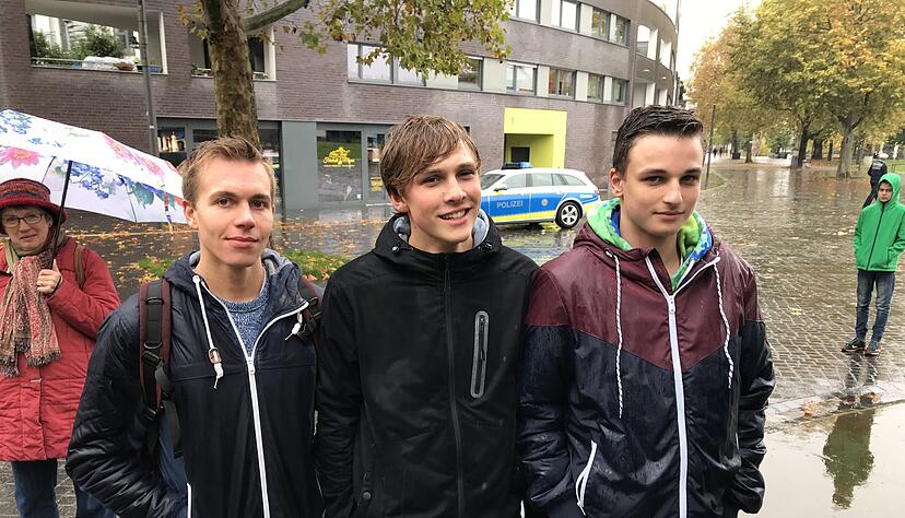 Klatschnass von links: Ben Huber, Udo Siegele, Niklas Rosche
Foto: Hoffmann