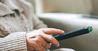 Wenn der Fernsehbildschirm schwarz bleibt, sorgt das f&uuml;r Frust. Mit der erforderlichen Umstellung ihres Ger&auml;ts haben gerade &auml;ltere Nutzer Probleme.