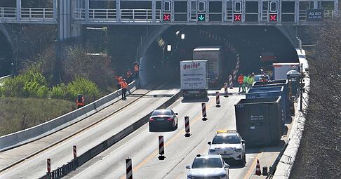 Am Wochenende soll eine zweite Spur auf der A81 durch den Engelbergtunnel in Richtung S&uuml;den ge&ouml;ffnet werden. Die dritte bleibt auf bislang unbekannte Dauer dicht. (Symbolbild)