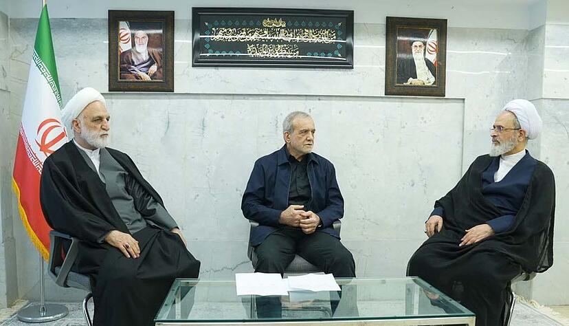 Nach der Tötung Chameneis muss sich der iranische Machtapparat neu aufstellen. Nach der Tötung Chameneis muss sich der iranische Machtapparat neu aufstellen.