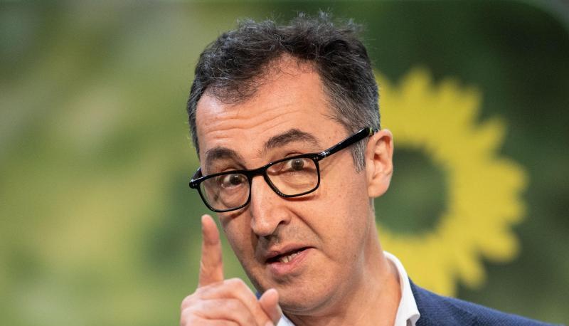 Grünen-Direktkandidat Cem Özdemir spricht bei einem Online-Parteitag der Grünen Baden-Württemberg.