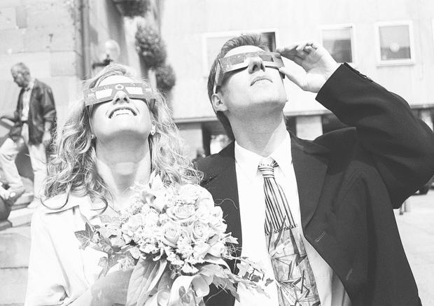 11.08.1999: Ein besonderer Tag für das Brautpaar vor dem Heilbronner Rathaus. 11.08.1999: Ein besonderer Tag für das Brautpaar vor dem Heilbronner Rathaus.