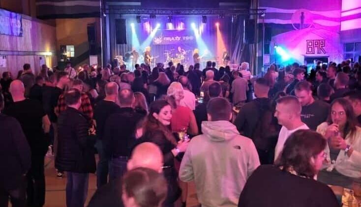 Schnappschuss von der Halloween-Rock-Party 2024 – mit freiem Eintritt der SV Leingarten noch mehr Gäste anlocken.