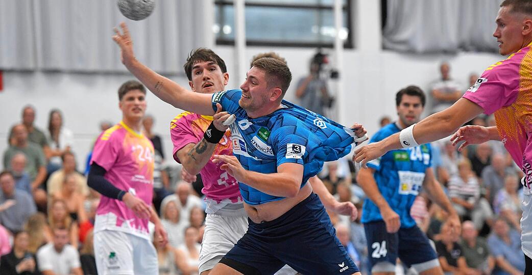 Adam Soos wird gebremst. Der R&uuml;ckraumspieler des TSB Horkheim fehlte zuletzt angeschlagen, jetzt ist er aber wieder fit.