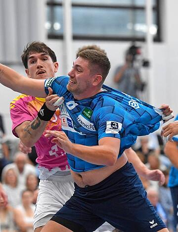 Adam Soos wird gebremst. Der R&uuml;ckraumspieler des TSB Horkheim fehlte zuletzt angeschlagen, jetzt ist er aber wieder fit.