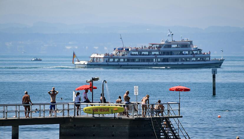 In Friedrichshafen ist ein 59 Jahre alter Mann beim Schwimmen ertrunken. (Symbolbild)