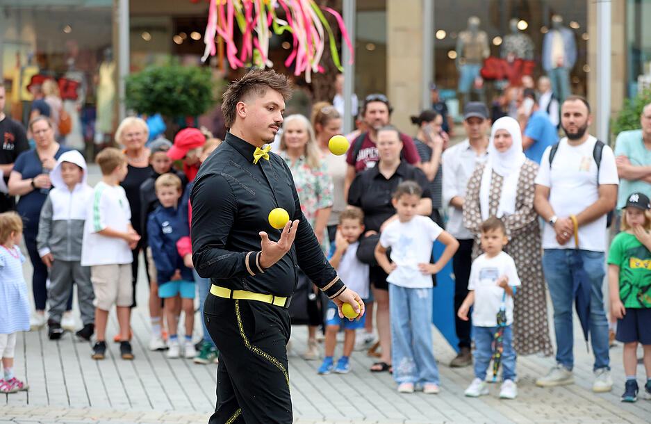 Unter dem Motto &bdquo;Kultur-Samstag&ldquo; konnten Passanten an f&uuml;nf Standorten zwischen 12:30 und 19:30 Uhr Musiker, Schausteller und andere Kulturschaffende hautnah erleben.