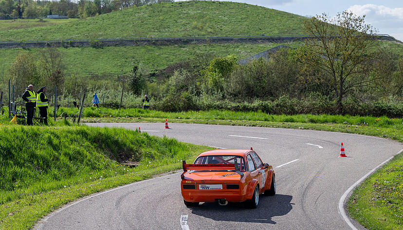 J&uuml;rgen Glass vom ADAC OC Winnenden fuhr mit seinem orangefarbenen Opel Kadett C 8V mal wieder in einer eigenen Liga &minus; und zum Gesamtsieg in Gruppe H.