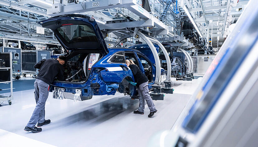 Ein Blick in die Fertigung der beiden neuen Modelle A5 und A6 in Neckarsulm. Audi hat kräftig in die Anlagen investiert. Ein Blick in die Fertigung der beiden neuen Modelle A5 und A6 in Neckarsulm. Audi hat kräftig in die Anlagen investiert.