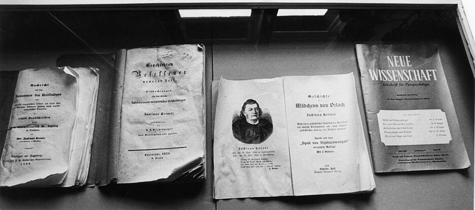 Im Museum sind Schaukästen aufgestellt, in denen Leben und Wirken Kerners übersichtlich und anschaulich dargestellt sind. Undatierte Aufnahme. Im Museum sind Schaukästen aufgestellt, in denen Leben und Wirken Kerners übersichtlich und anschaulich dargestellt sind. Undatierte Aufnahme.