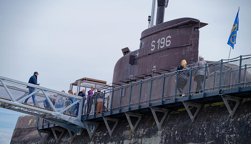 Im Technik Museum Sinsheim kann man ein U-Boot der Marine bestaunen. Mit Kombitickets etwa für einen Kinobesuch kann man hier sparen. (Archivbild) Im Technik Museum Sinsheim kann man ein U-Boot der Marine bestaunen. Mit Kombitickets etwa für einen Kinobesuch kann man hier sparen. (Archivbild)