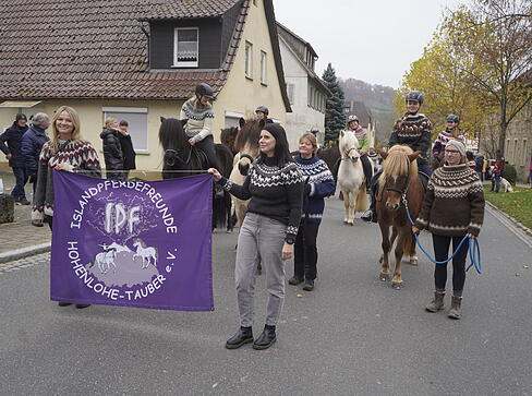 Beim Herbstpfedemarkt in Dörzbach sind Pferde natürlich auch beim Umzug zu sehen. Beim Herbstpfedemarkt in Dörzbach sind Pferde natürlich auch beim Umzug zu sehen.