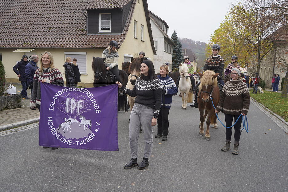 Beim Herbstpfedemarkt in Dörzbach sind Pferde natürlich auch beim Umzug zu sehen. Beim Herbstpfedemarkt in Dörzbach sind Pferde natürlich auch beim Umzug zu sehen.