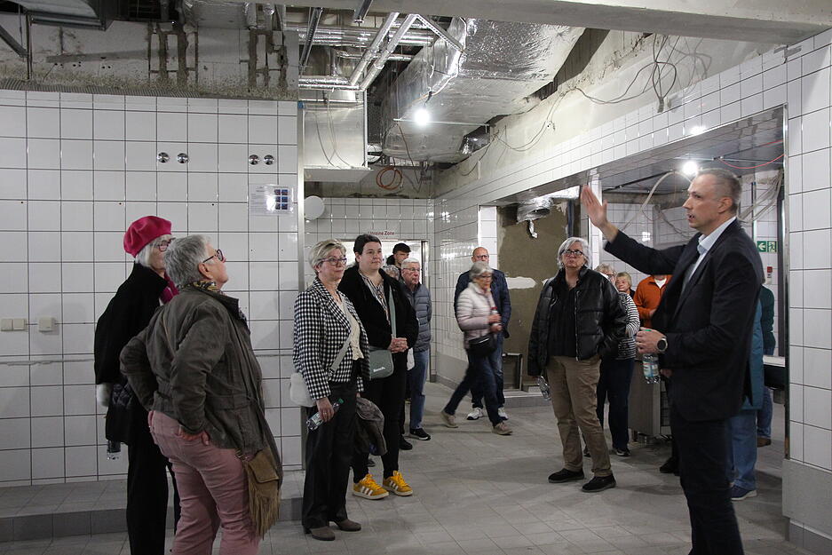 Bei einer Führung durch das ehemalige Krankenhaus in Künzelsau erhalten Bürger Einblick in das verlassene Gebäude. Bei einer Führung durch das ehemalige Krankenhaus in Künzelsau erhalten Bürger Einblick in das verlassene Gebäude.