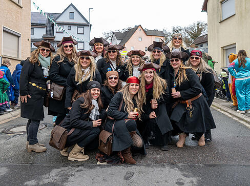Beim Rosenmontagsumzug zog ein bunter Lindwurm durch Obergimpern.