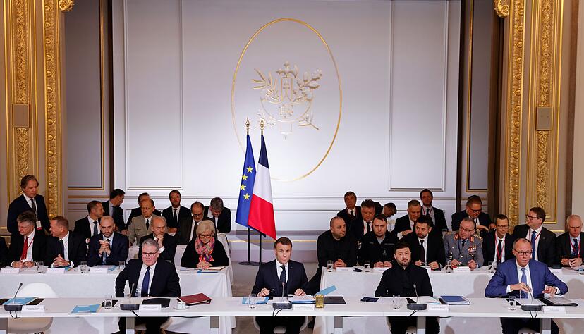 Die Koalition der Willigen möchte eine Gewährleistung einer dauerhaften Sicherheit für die Ukraine verbindlich vereinbaren. Die Koalition der Willigen möchte eine Gewährleistung einer dauerhaften Sicherheit für die Ukraine verbindlich vereinbaren.