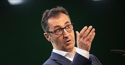 Grünen-Politiker Cem Özdemir appelliert an seine Partei und fordert Geschlossenheit.