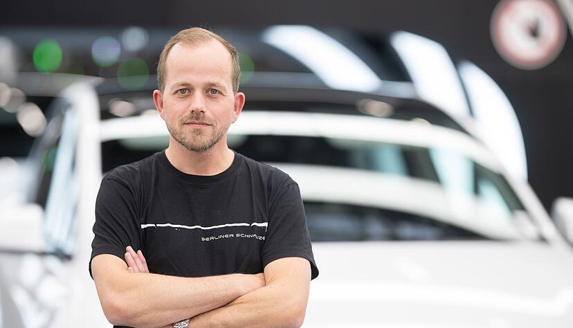 Der Werksleiter der Tesla-Fabrik in Gr&uuml;nheide, Andr&eacute; Thierig, h&auml;lt die Betriebsratswahl f&uuml;r bedeutsam. (Archivbild)