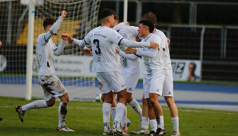 Jubel beim VfR Heilbronn: Gegen den SSV Ehingen-Süd gelingt dem Schlusslicht der Heimsieg der Saison. Jubel beim VfR Heilbronn: Gegen den SSV Ehingen-Süd gelingt dem Schlusslicht der Heimsieg der Saison.